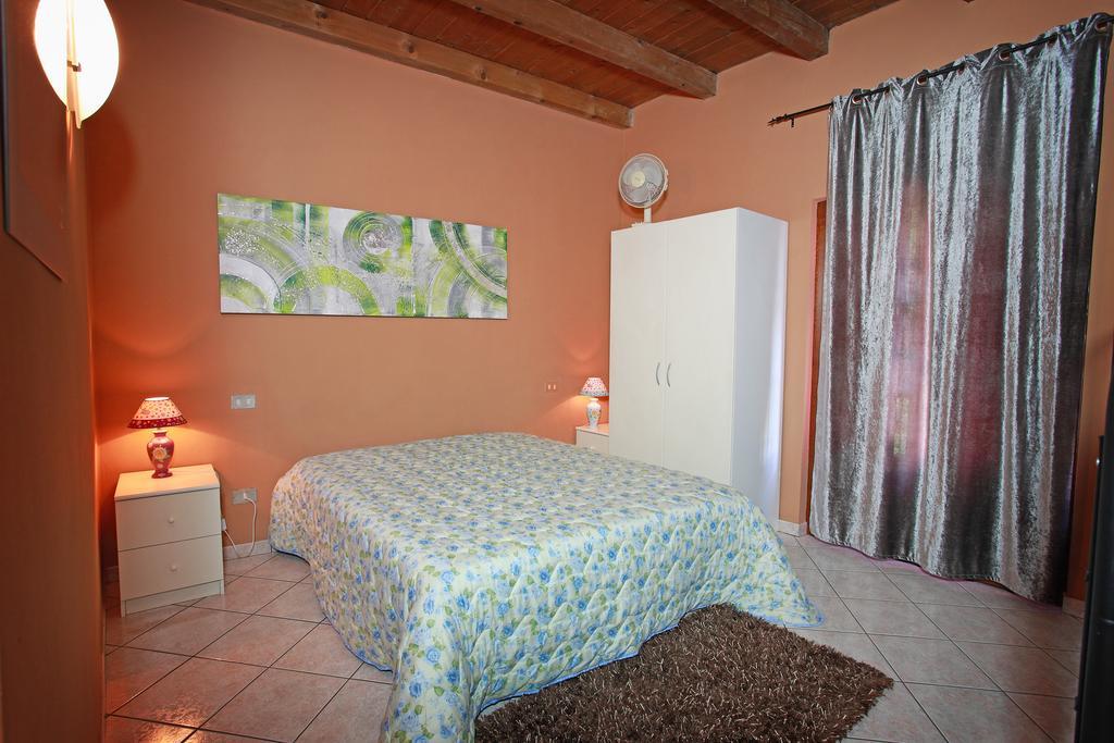 Agriturismo Licensi Del Bresa Βίλα Monzambano Δωμάτιο φωτογραφία