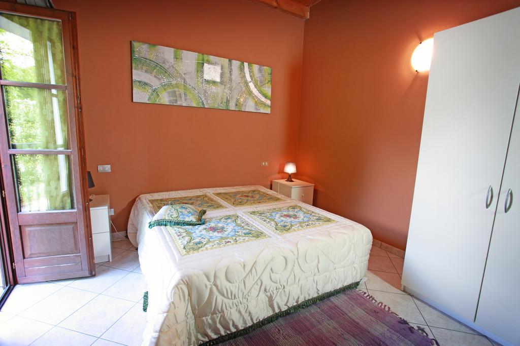 Agriturismo Licensi Del Bresa Βίλα Monzambano Δωμάτιο φωτογραφία
