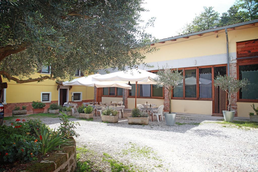 Agriturismo Licensi Del Bresa Βίλα Monzambano Δωμάτιο φωτογραφία