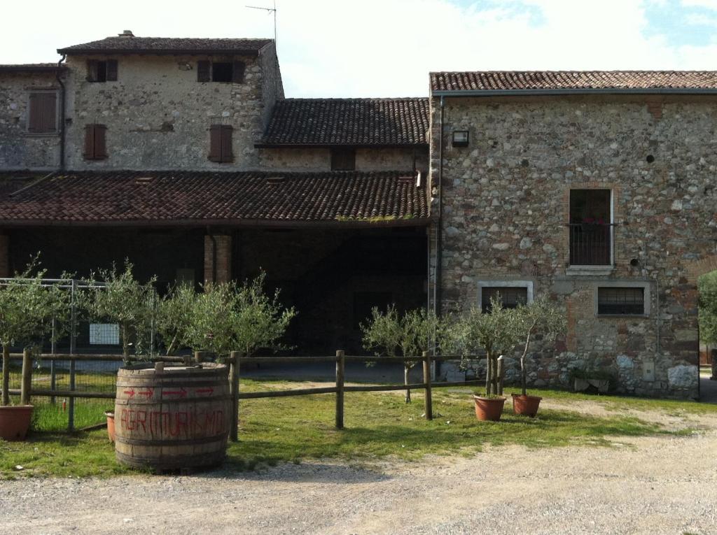 Agriturismo Licensi Del Bresa Βίλα Monzambano Δωμάτιο φωτογραφία